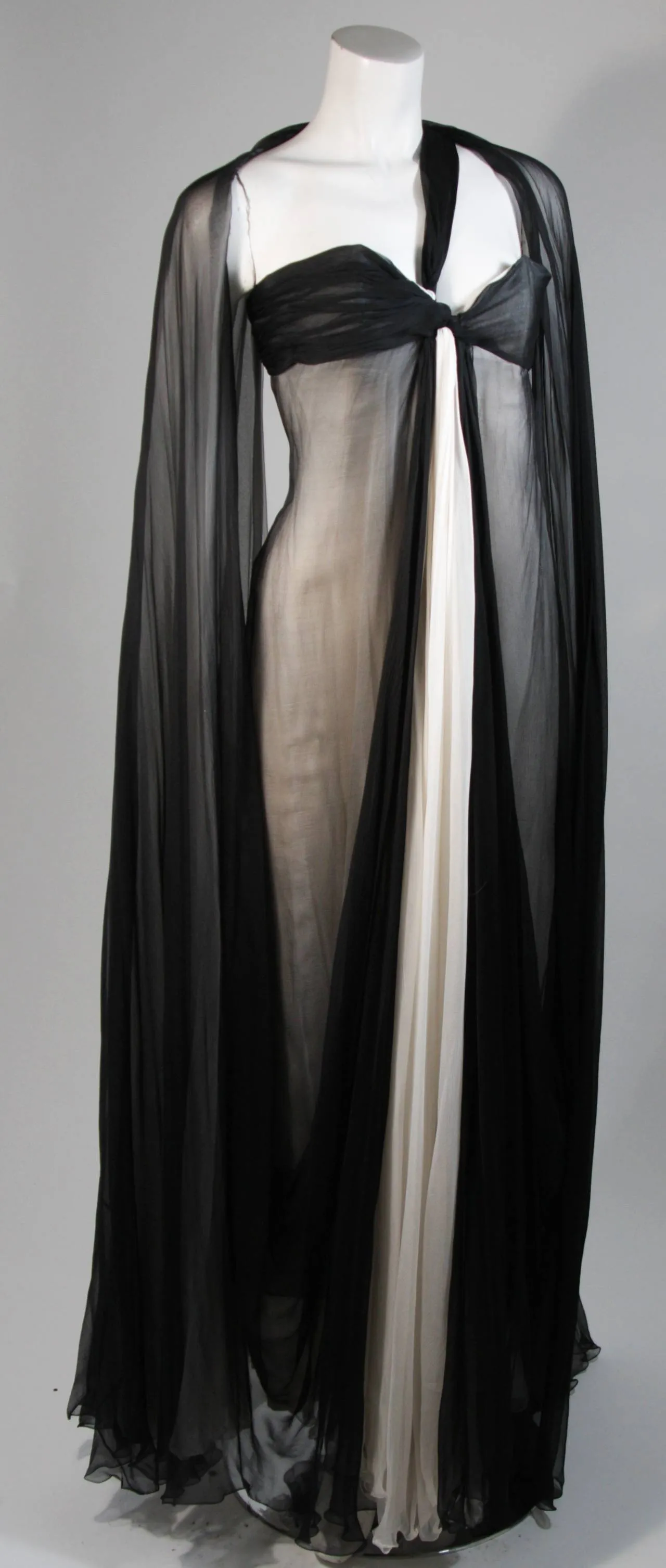 JACQUELINE DE RIBES Black and Ivory Silk Chiffon Gown